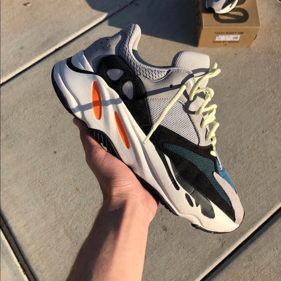 adidas wave runner 700 price